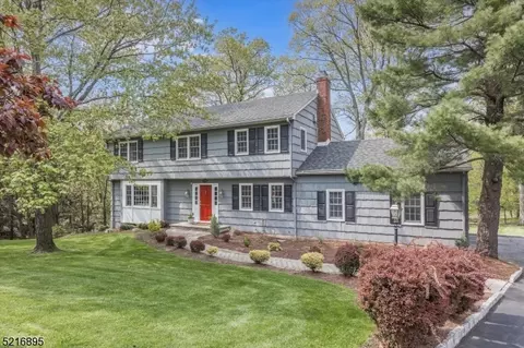 39 Willowbrook Dr, Caldwell, NJ 07006