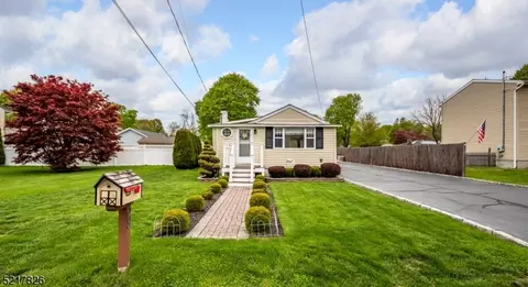 39 Forest Rd, Mount Olive, NJ 07828