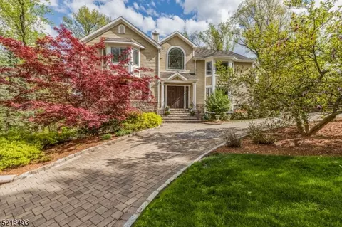 2 Driftway St, Roseland, NJ 07068