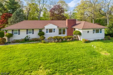 310 Warrenville Rd, Green Brook, NJ 08812
