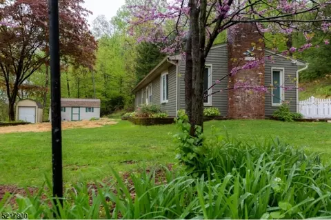 370 Mountain Lake Rd, Liberty, NJ 07838