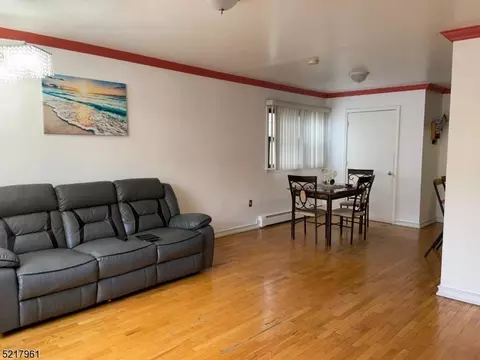 588 57th St, New York, NY 10019