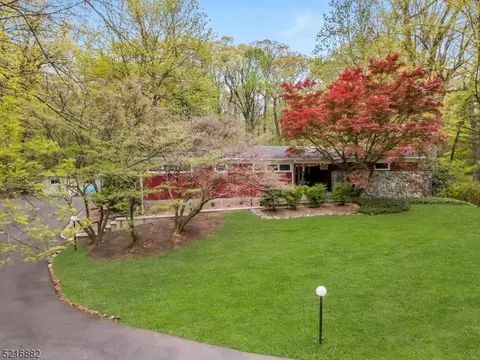 14 Forest Dr, Warren, NJ 07059