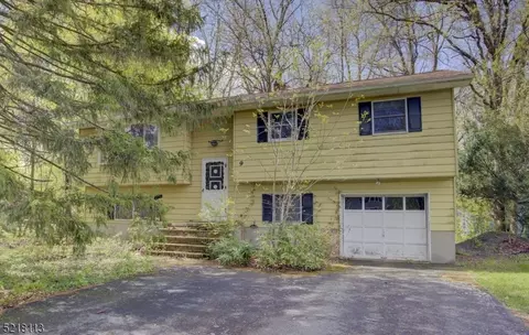 9 Stoney Brook Ln, Jefferson, NJ 07438
