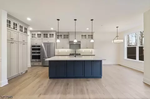 3 Saratoga Dr, Warren, NJ 07059