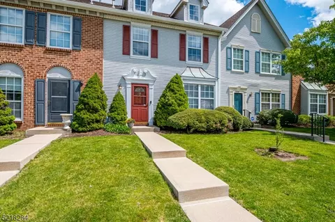 58 Amberly Ct, Franklin Park, NJ 08823