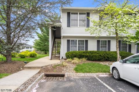 244 Nuthatch Ct, Three Bridges, NJ 08887