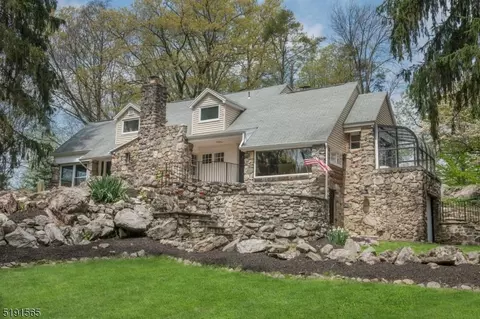 2 Ranger Trl, Sparta, NJ 07871