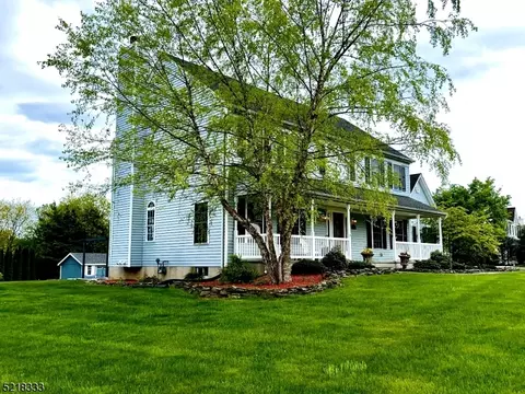 1 Foxwood Ln, Phillipsburg, NJ 08865
