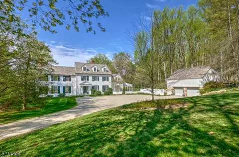 32 Lake Rd, Far Hills, NJ 07931