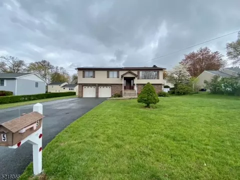 5 Stephen St, Dover, NJ 07801