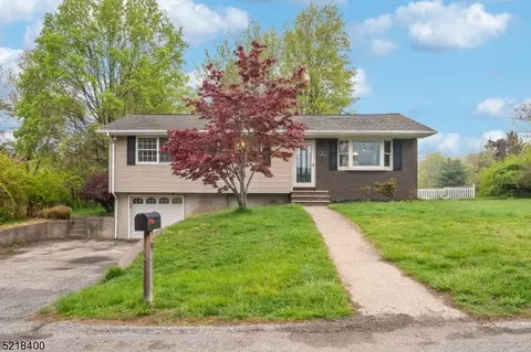 9 Jackson Ave, Vernon, NJ 07462