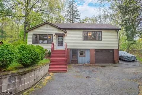 4 Bowdoin Trl, Hopatcong Boro, NJ 07843