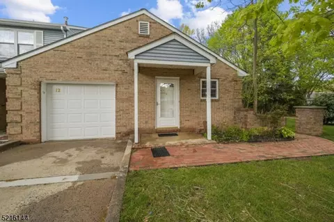 12 Esther Ct, Lebanon, NJ 08833