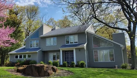40 Pinewood Cres, Berkeley Heights, NJ 07922
