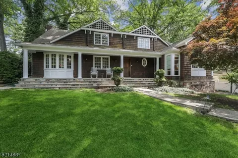 18 Quaker Rd, Millburn Twp, NJ 07078