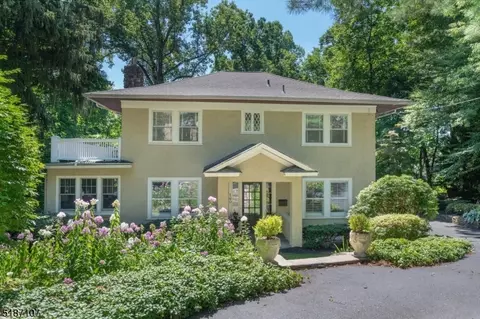 160 Morris Ave, Mountain Lakes, NJ 07046