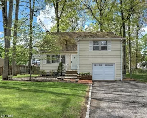 98 Sykes Ave, Livingston, NJ 07039