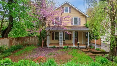 131 W Oak St, Basking Ridge, NJ 07920