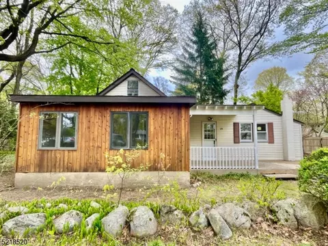 39 Reservoir Rd, Jefferson, NJ 07849