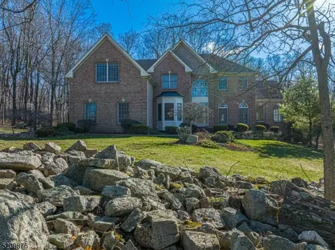 31 Harvest Ln, Long Valley, NJ 07853