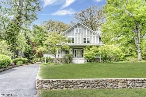 11 Oak Ln, Mountain Lakes, NJ 07046