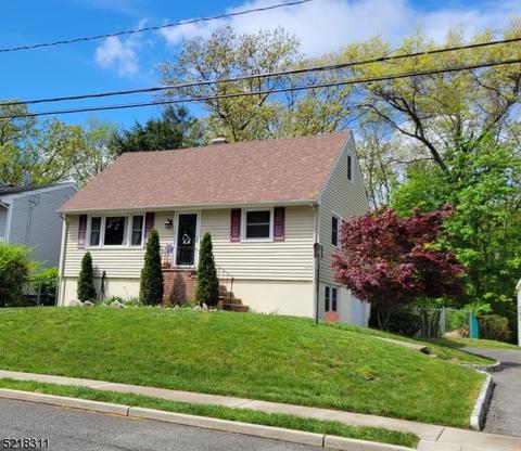 51 Rafkind Rd, Bloomingdale, NJ 07403