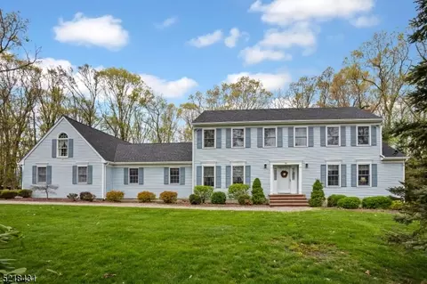 12 Hemlock Ln, Roxbury Township, NJ 07836