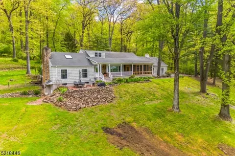 36 Leicester Ln, Hampton, NJ 08827