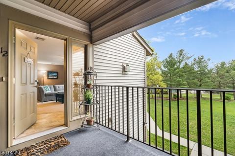 12 Sam Bonnell Dr, Clinton, NJ 08809