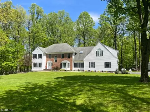 10 Woodfield Rd, Green Township, NJ 07821
