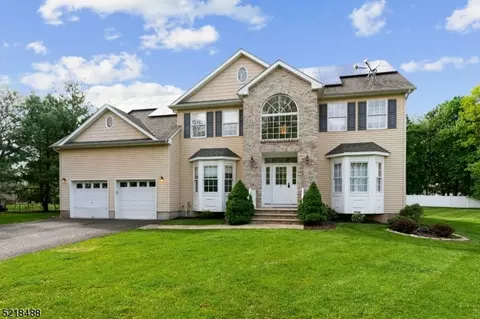 7 Christopher Ct, Piscataway, NJ 08854
