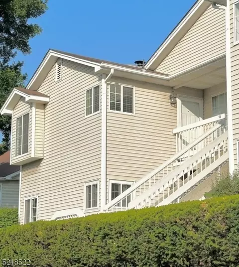 74 Mayfield Rd, Bedminster, NJ 07921