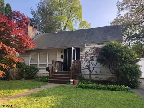 12 Grove St, Wharton, NJ 07885