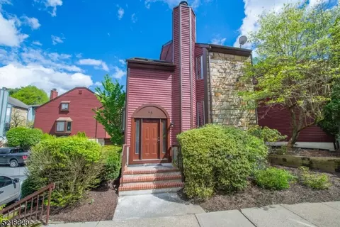 45 Kensington Ct, Hackettstown, NJ 07840