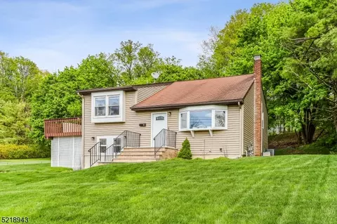 3 Adams Dr, Ogdensburg, NJ 07439