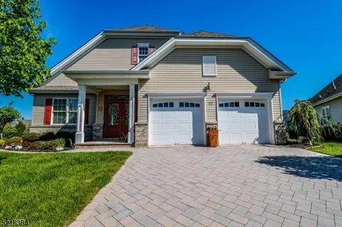12 Burr Pl, East Franklin, NJ 08873