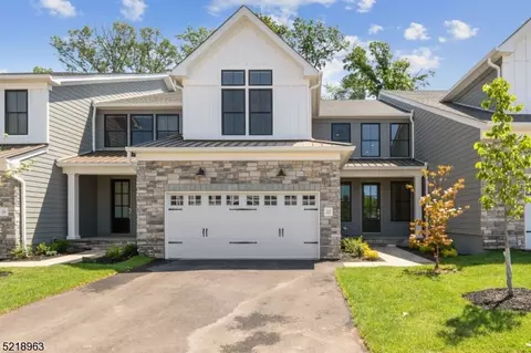 22 Hawfinch Dr, Berkeley Heights, NJ 07922