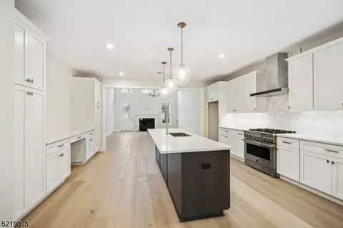 10 Hawfinch Dr, Berkeley Heights, NJ 07922