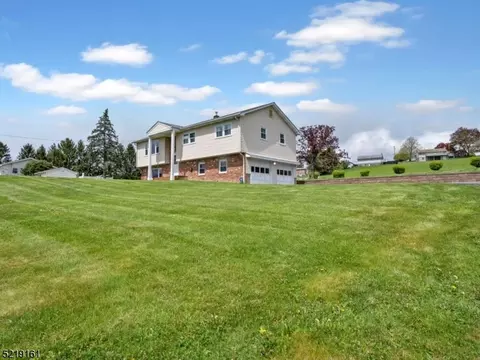 15 Armstrong Rd, Wantage, NJ 07461