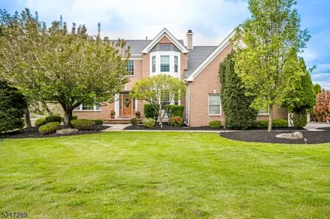 24 Wyckoff Pl, Franklin Twp, NJ 08823