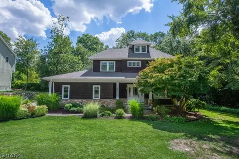 23 Laurelwood Dr, Mountain Lakes, NJ 07046