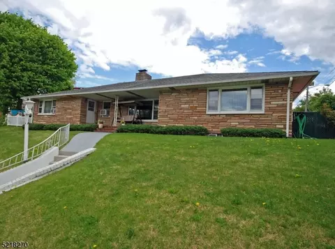 1 Pine St, Wallington, NJ 07057