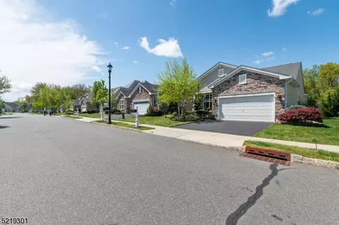 20 Spangenberg Ln, East Franklin, NJ 08873
