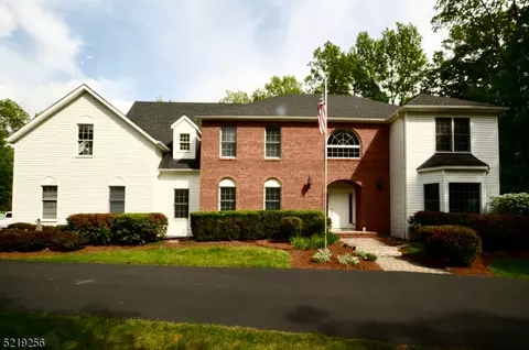 1 Wisteria Rd, Lafayette, NJ 07848