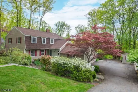 33 Stonehenge Rd, Morristown, NJ 07960