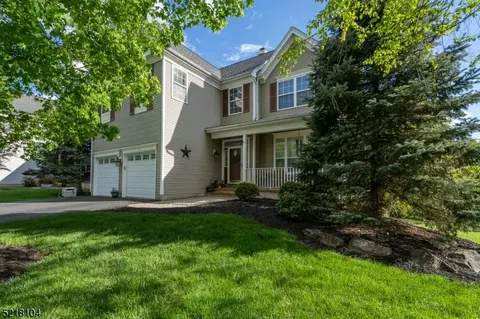 17 Hannah Ct, Readington Twp, NJ 08889
