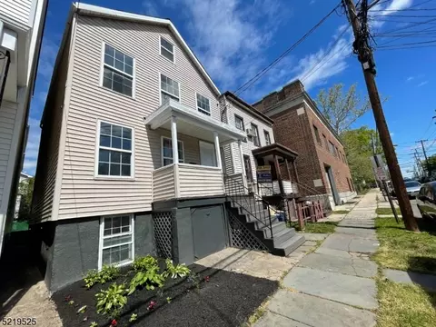 34 Catherine St, Elizabeth, NJ 07201