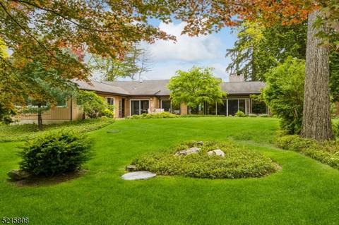 16 Harvey Dr, Bernardsville, NJ 07924