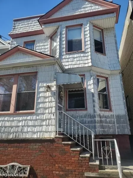 34 E 28th St, Bayonne, NJ 07002